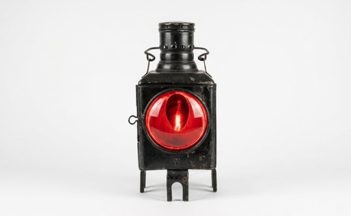 Eisenbahn-Signallampe, schwarz mit rotem Glas