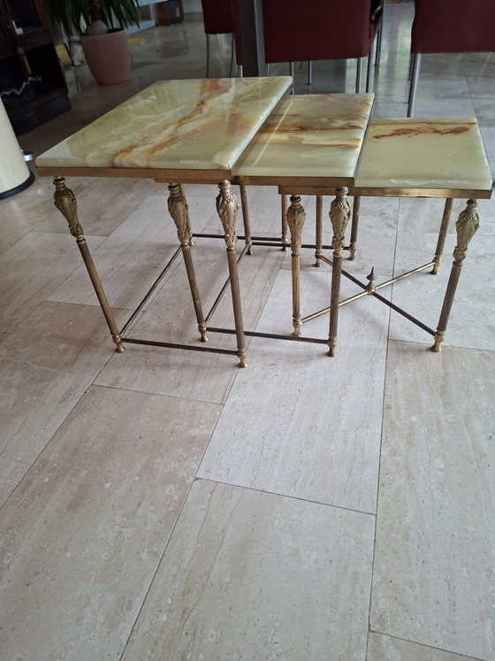 3 Marmor Beistelltische im Set – Stone, Brass (photo 2 of 6)