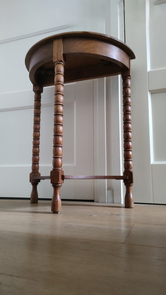 Image 1 of Table d'appoint ancienne, petite table, table d'entrée semi-ronde en chêne