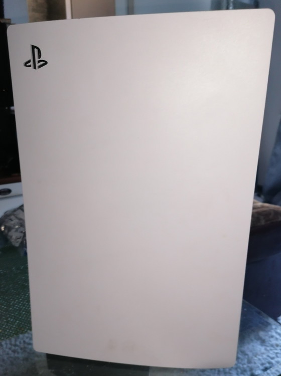 PlayStation 5 sans câbles ni manettes (console seule) – Sony, Objets déco, Plastic (photo 3 of 12)