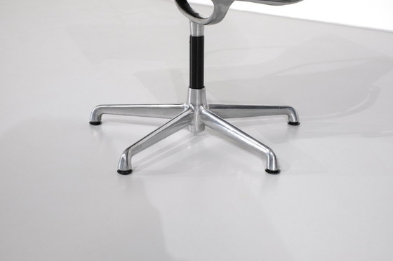 Image 1 of Conjunto de sillones "EA 103" diseñados por Charles Ray Eames para ICF USA, 1969.