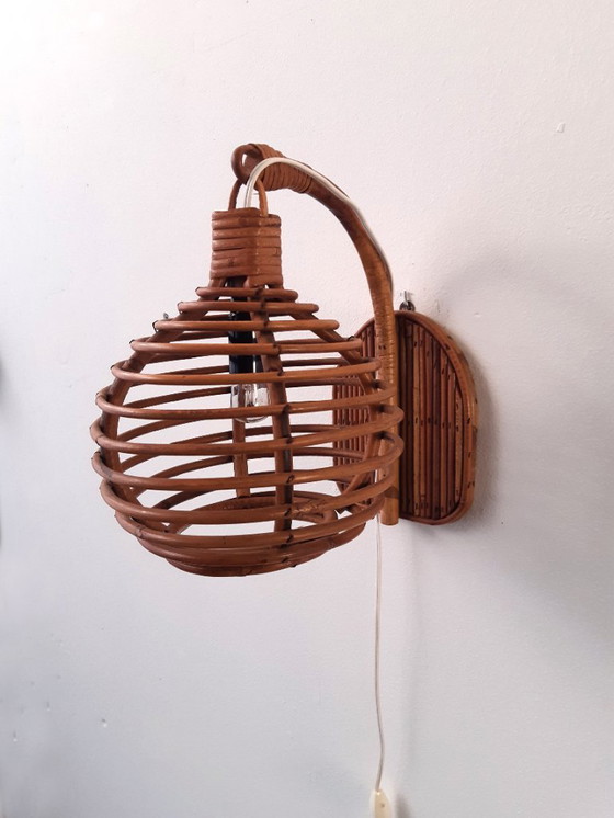 Image 1 of Prachtige vintage rotan wandlamp, mcm bedlampje rattan