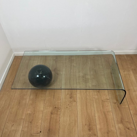 Image 1 of Mesa de centro de cristal curvado y esfera de mármol negro, Giorgio Cattelan para Cattelan, 1980