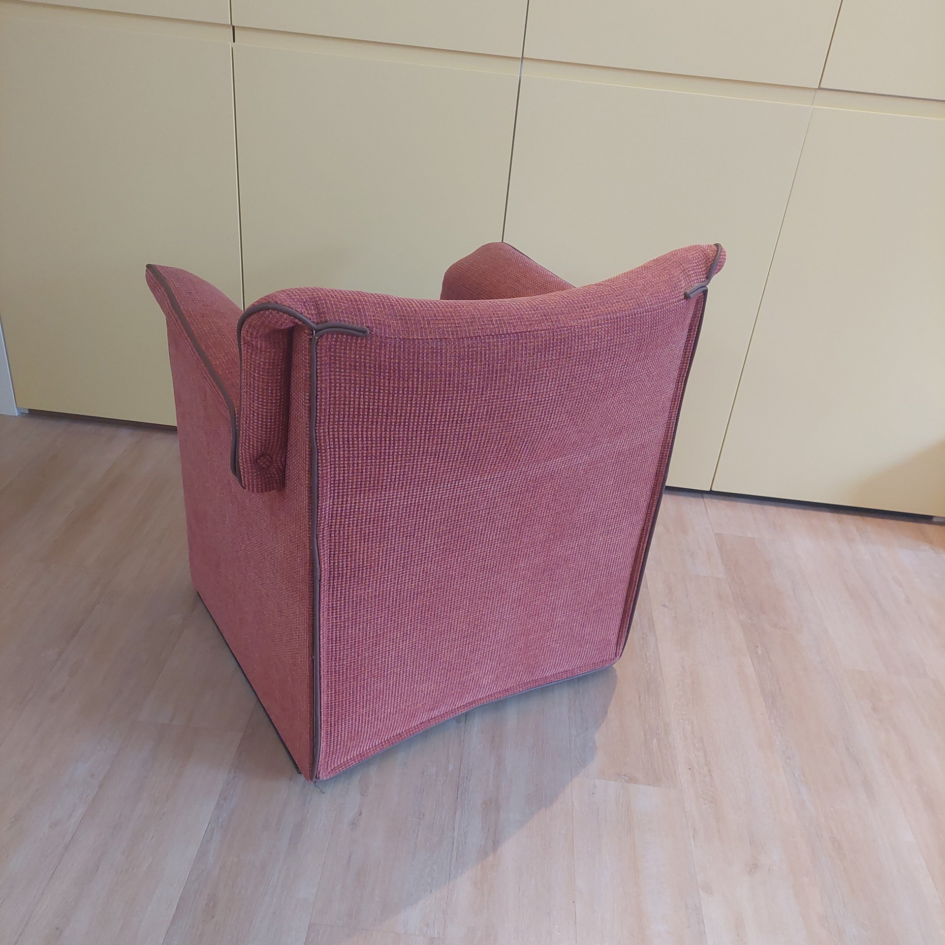 2 Armchairs B&B Italia Lauriana | €1,000 | Whoppah