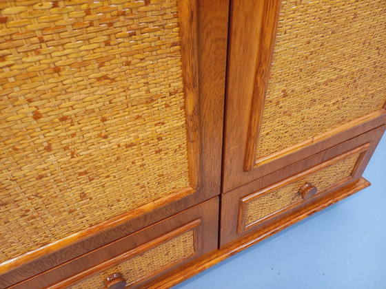Image 1 of Armadio vintage Maugrion in rattan intrecciato e legno per Roche-Bobois, risalente agli anni '70.