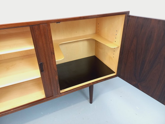 Image 1 of Vintage Scandinavisch dressoir van palissanderhout, ontworpen door de Deense designer Arne Vodder, daterend uit de jaren 60.