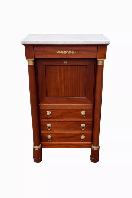 Image 1 of Scrivania in stile Impero con piano in marmo bianco, finitura mogano e ottone, 6 cassetti