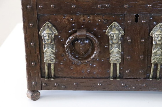 Image 1 of Antigua caja decorativa de hierro, principios del siglo XX
