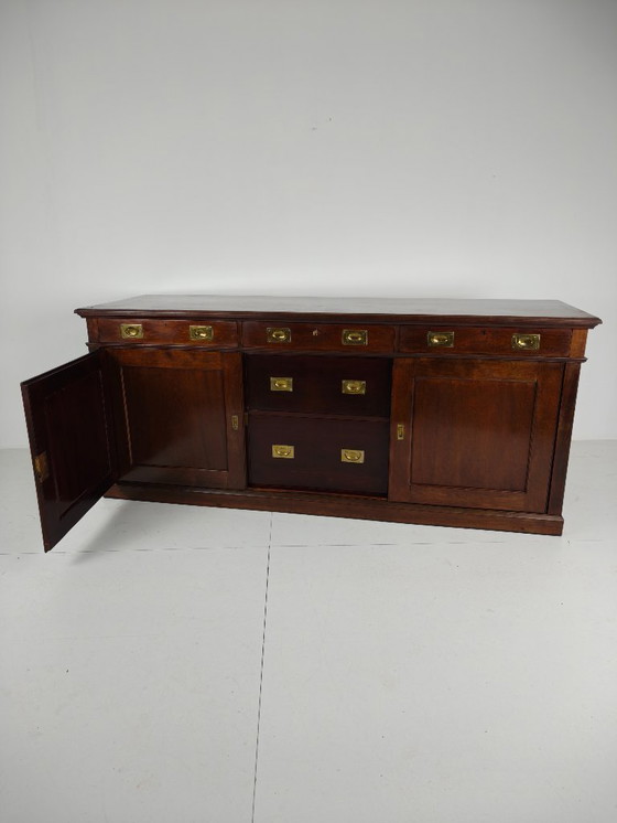 Image 1 of Comò/credenza inglese in mogano dei primi del XX secolo – Accessori da campagna in ottone