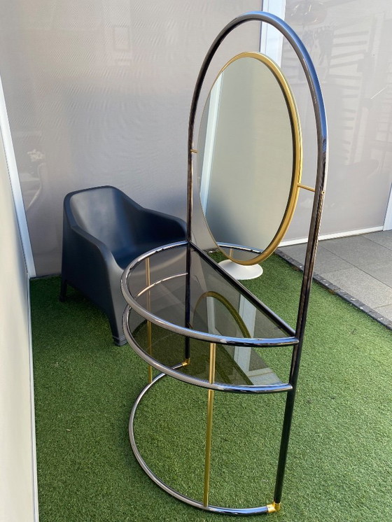 Image 1 of Meuble mural vintage en laiton et verre