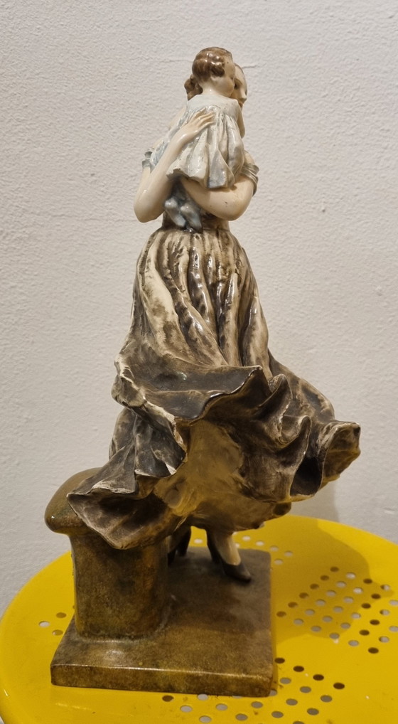Image 1 of Escultura Madre e hijo de A. Voltanetti para Capodimonte