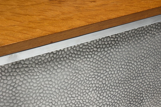 Image 1 of Credenza Mid-Century Modern con facciata in metallo martellato, Francia, anni '60