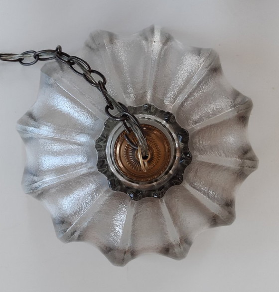 Image 1 of Lampada a sospensione in vetro ghiacciato a forma di calice e di petalo