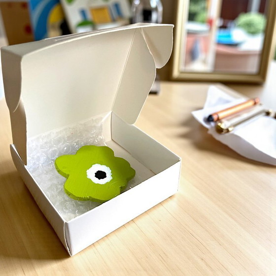 Image 1 of Marmekko inspirierte grüne Holzblumenbrosche handgefertigt