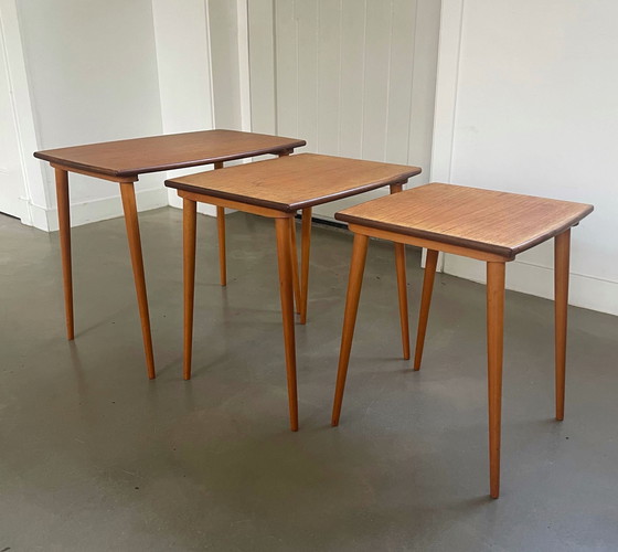 Image 1 of Tables gigognes scandinaves au design Mid Century