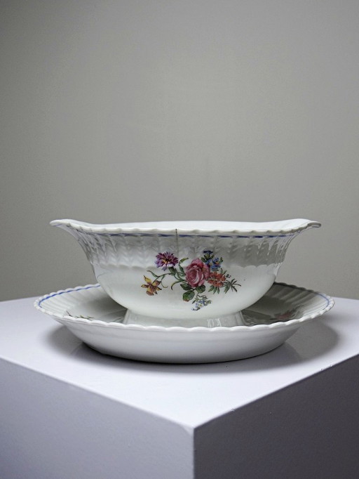 Bernardaud Limoges porcelain gravy boat with floral decoration, 1920s-1950s