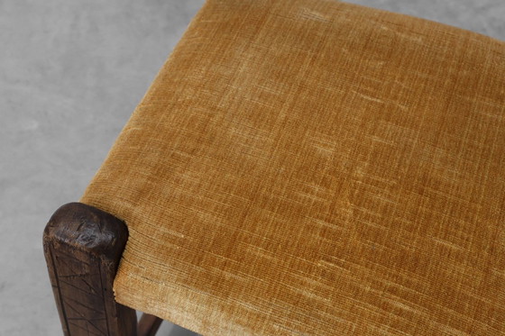 Image 1 of Sedia laterale spagnola in rovere intagliata a mano del XIX secolo con seduta in velluto