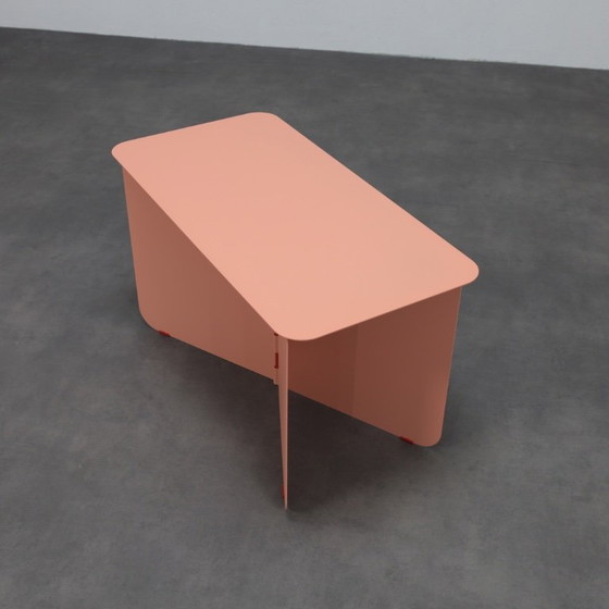 Image 1 of Table d'appoint Hinge Large de Lex Pott pour Puik Design rose