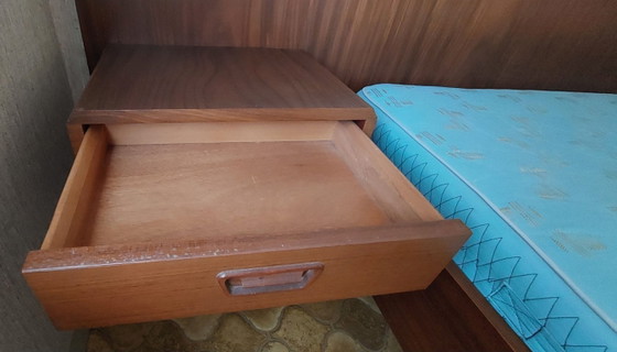 Image 1 of Letto vintage anni '60 in teak con comodini sospesi
