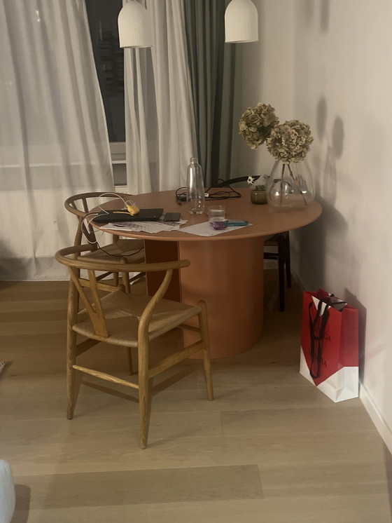 Image 1 of Mesa de comedor de meseta fija