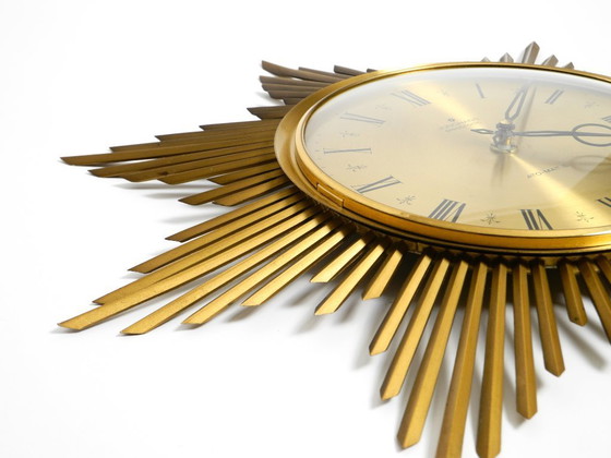 Image 1 of Wunderschöne große originale Sunburst-Wanduhr aus Messing aus den 1960er Jahren von Junghans ATO-MAT