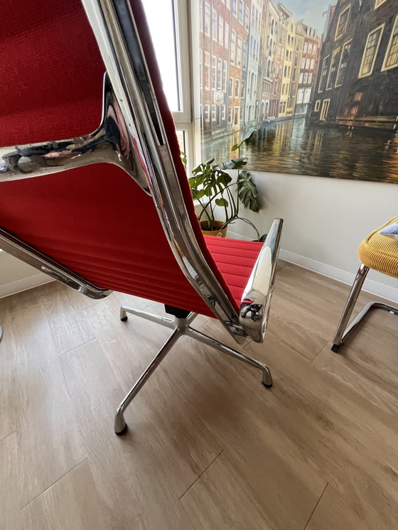 Image 1 of Set di 2 poltrone originali Vitra Eames EA 124 Lounge – Rosse