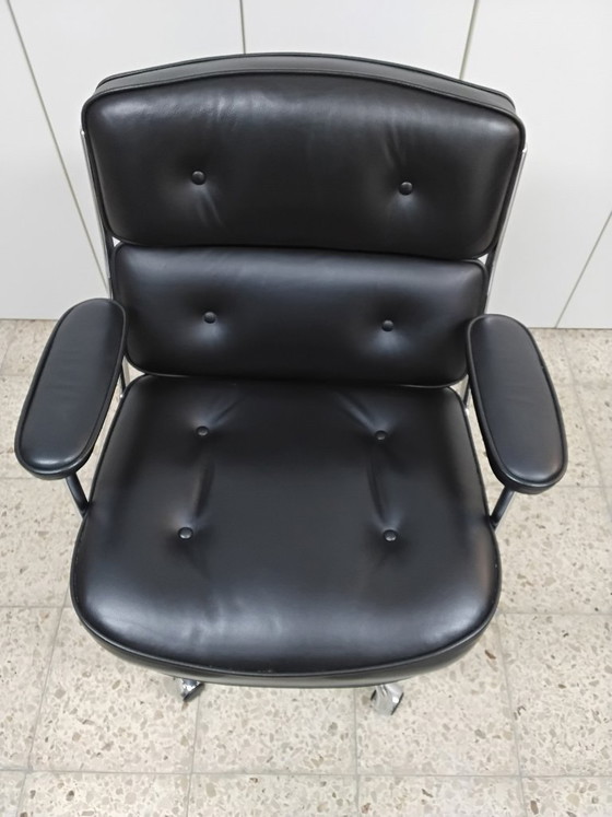Vitra Eames Lobby Chair ES 104 – Bürostühle, Leather, Aluminium (photo 4 of 12)