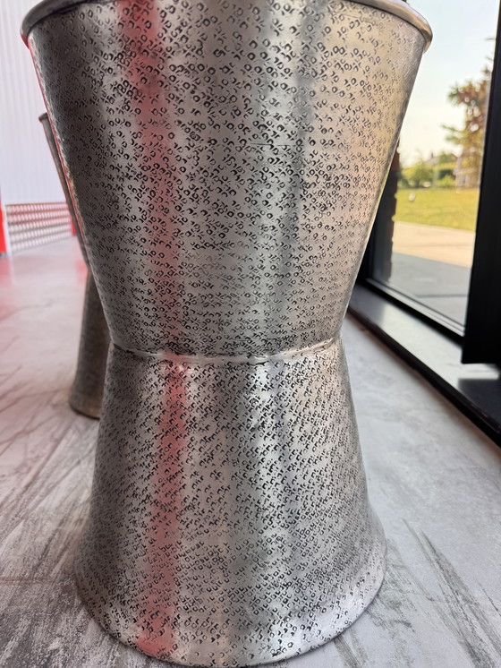 Image 1 of Nic Duysen, 2x gehamerde ijzeren krukken 