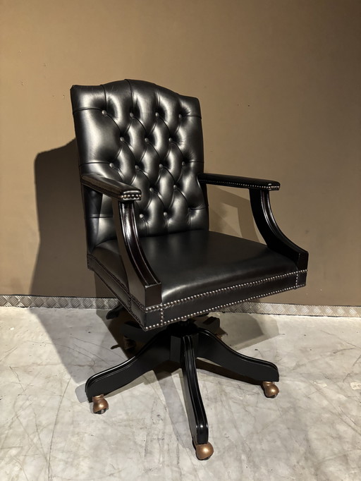 Presidente Chesterfield Chair + Hocker