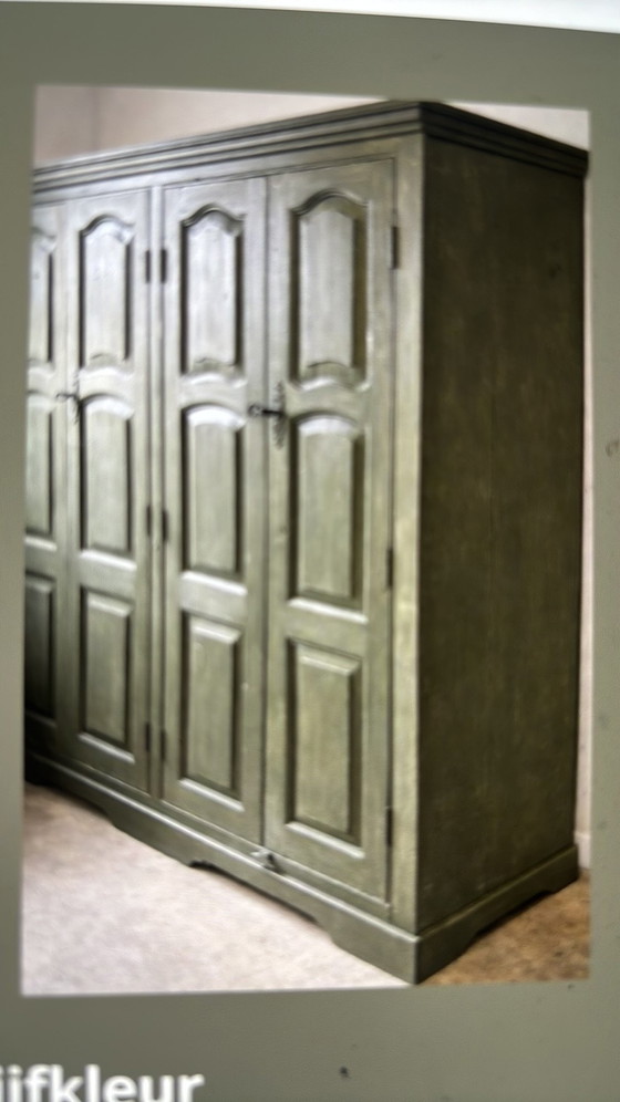 Old teak wood cabinet with 4 doors, olive green color, Storage cabinet, Metal (photo 4 of 5)