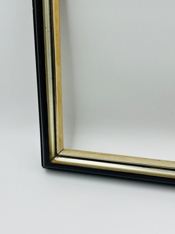 Image 1 of Antiker, dunkelbrauner Rahmen mit doppelter Goldverzierung