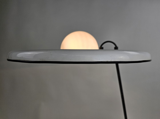 Image 1 of Zeer bijzondere space age tafellamp metaal en kunststof bol 