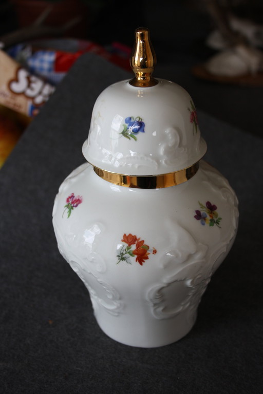 Royal Porzellan Bavaria KPM - Lidded vase with gold rim - Handmade