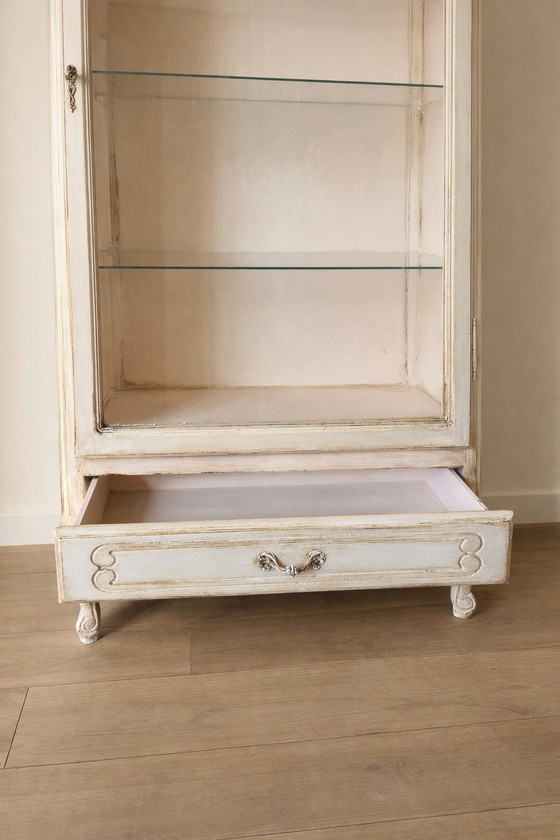 Image 1 of Franse brocante vitrinekast met glas