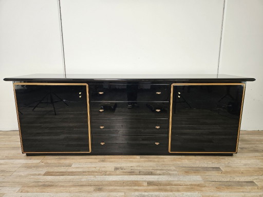 Aparador con vitrina Pierre Cardin de los años 70 en madera lacada en negro