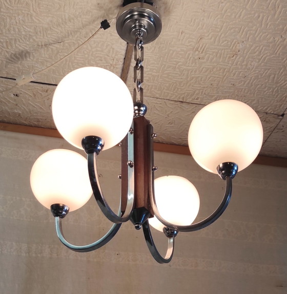 Image 1 of Lampadario Art Déco a quattro luci in metallo cromato e vetro opalino - metà del XX secolo