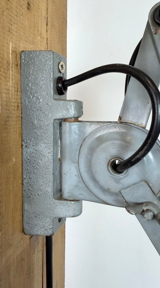 Image 1 of Grijze industriële wandlamp met flexibele arm van Elektroinstala, jaren 60.