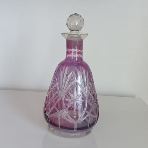 Image 1 of LICORERA O BOTE DE CRISTAL TALLADO DE COLOR LILA