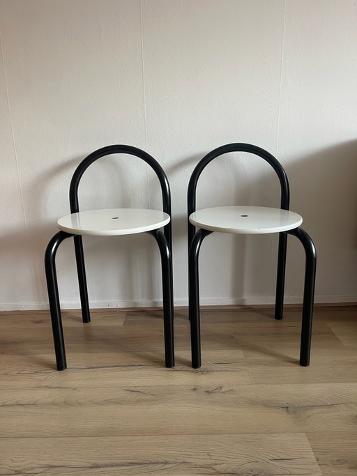 Set aus 2 Design-Hockern | Memphis Milano / Gae Aulenti Stil