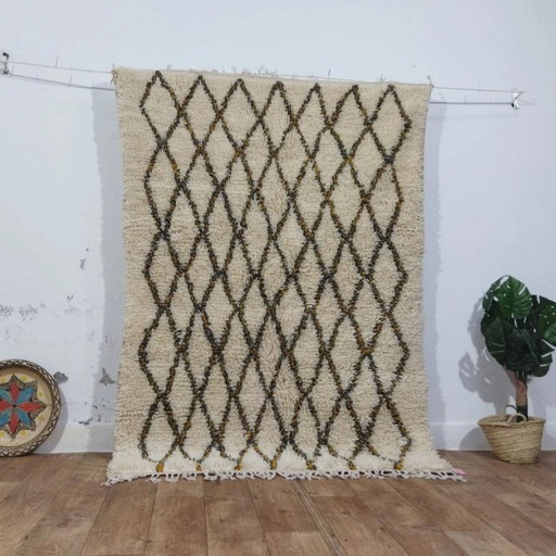 Beni Ouarain Rug with Berber Diamonds / Beni Ouarain Rug – Traditional Berber Diamond Pattern (192×140 cm)