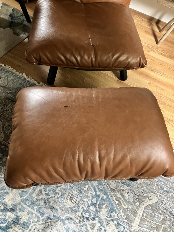 Zuiver Lazy Sack cognackleurige stoel en hocker – Fauteuils, Polyester (photo 5 of 9)