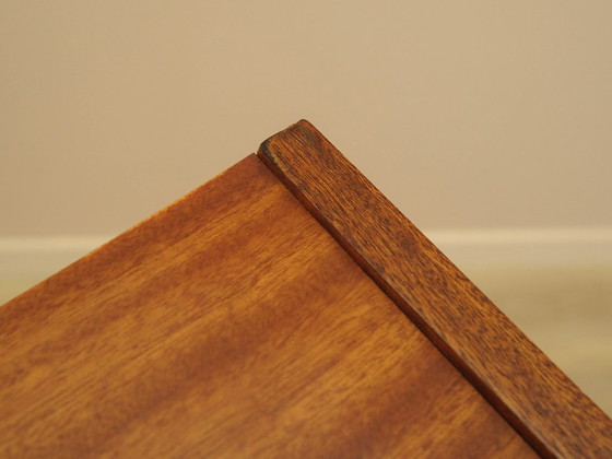 Vitrina danesa con puertas correderas de cristal, chapa de caoba, década de 1970. – Wood (photo 11 of 15)