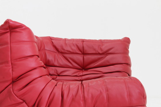 Image 1 of Poltrona angolare Togo in pelle rossa Ligne Roset Michel Ducaroy