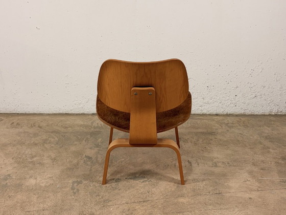 Image 1 of Eames Plywood Group LCW-stoel voor Vitra, ontworpen door Charles & Ray Eames, jaren 2000.