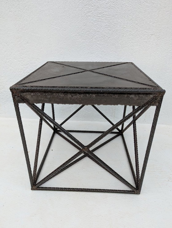 Image 1 of CUBE X Brutalistischer Skulpturentisch aus Beton und Stahl – Wallavibe Design