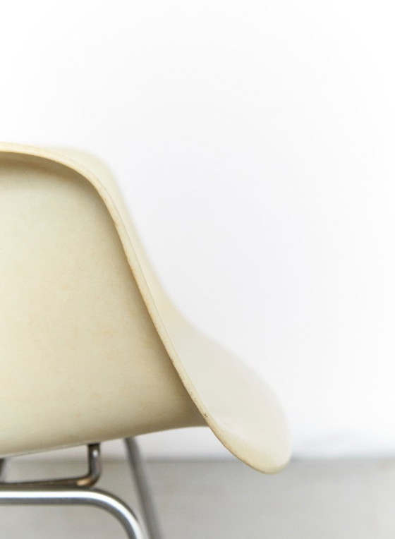 Image 1 of Off-White Dax Fiberglas Chair by Charles & Ray Eames for Herman Miller