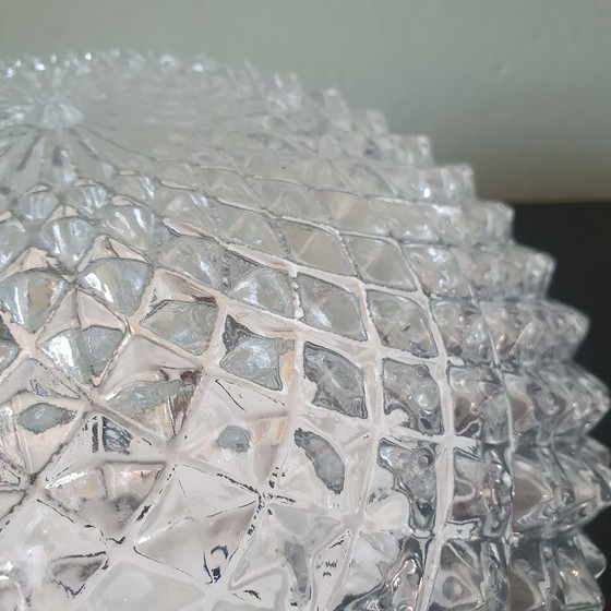 Image 1 of Bellissima lampada da soffitto/parete rotonda con rilievo di ananas, in stile Mid Century, realizzata in vetro fuso.
