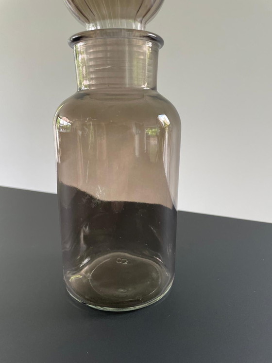 Image 1 of Decoratieve fles van grijs glas