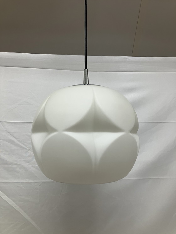 Image 1 of Vintage Peill & Putzler artisjok opaline hanglamp 1960