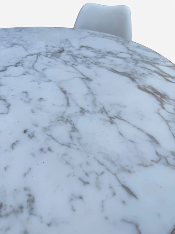 Image 1 of Knoll Tulip Dining Set by Eero Saarinen - Marble Table & 4 Chairs (Circa 1970)